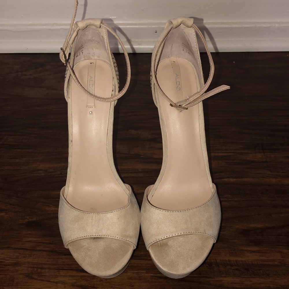 ALDO Gold Studded  Cream heels - Picture 2 of 3